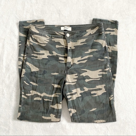 Forever 21 green camo distressed knee skinny jeans - Picture 3 of 4